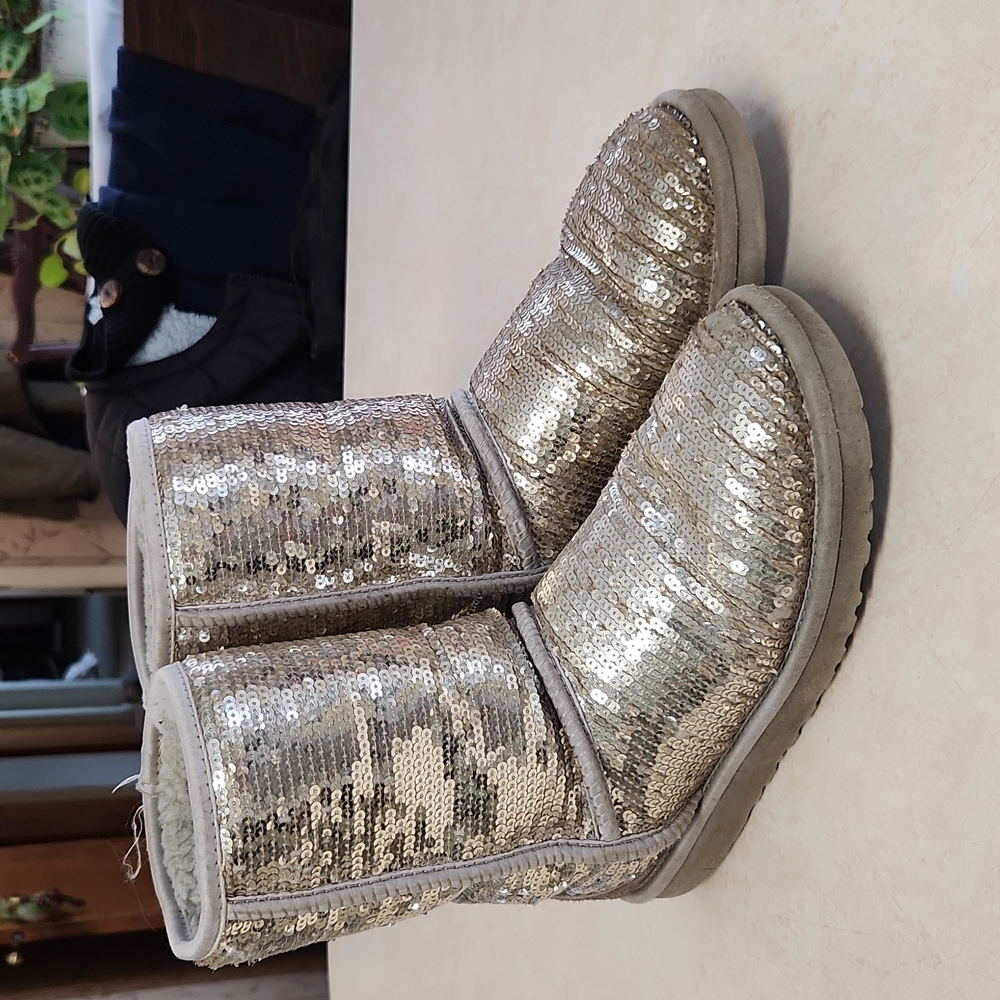 RARE UGG Classic Short Cosmos Sequin Sparkle Boots Womens Size 7